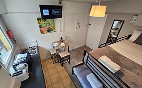 Mary Street Studio Stay